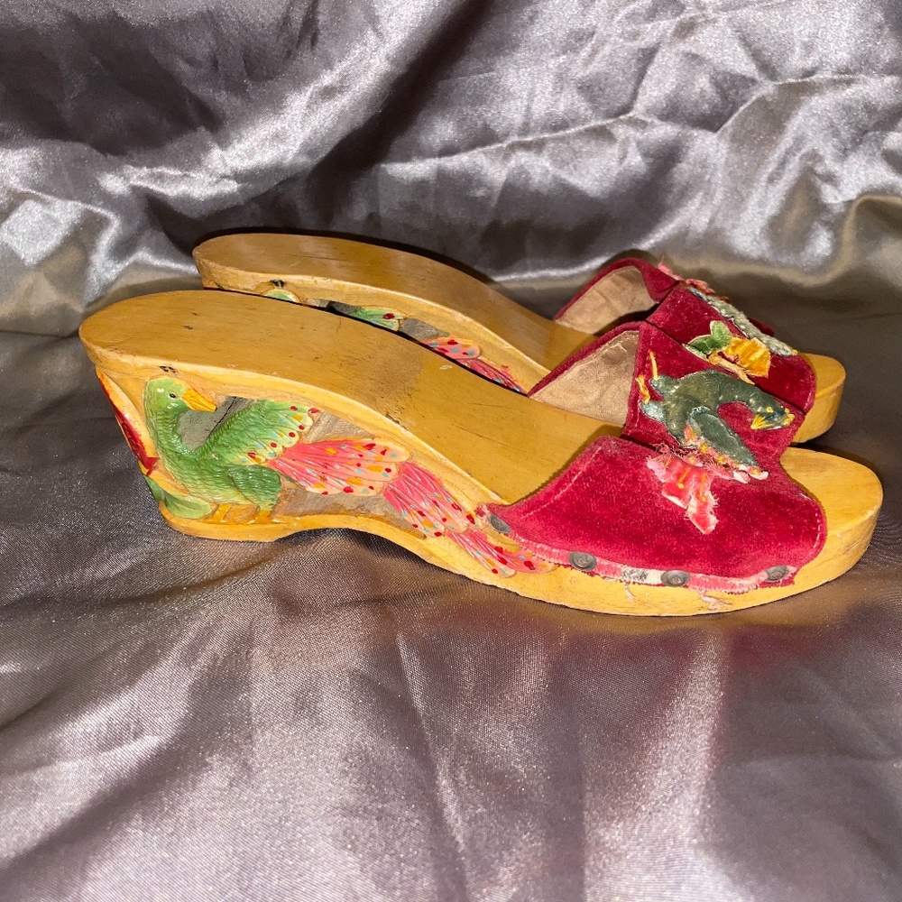 *RARE*!!! 1940's Hand Carved Wooden Sandals Maroon Velvet with Peacocks